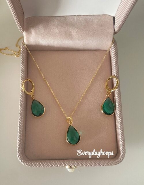 Emerald green teardrop earrings and necklace set; 18k gold plated